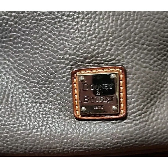 Dooney & Bourke Pebble Grain Small Tassel Crossbody Shoulder Bag Taupe Excellent - Picture 2 of 10